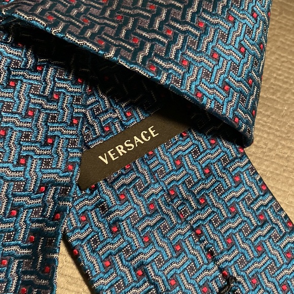 Versace tie - Picture 6 of 7